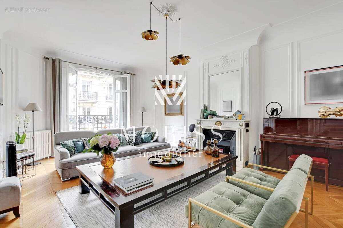 Appartement à PARIS-16E