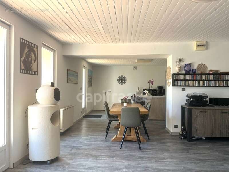 Propriété avec dépendances au coeur d’un jardin paysager– 230 m² habitables – À 10 min des plages des Sables-d'Olonne - photo 14