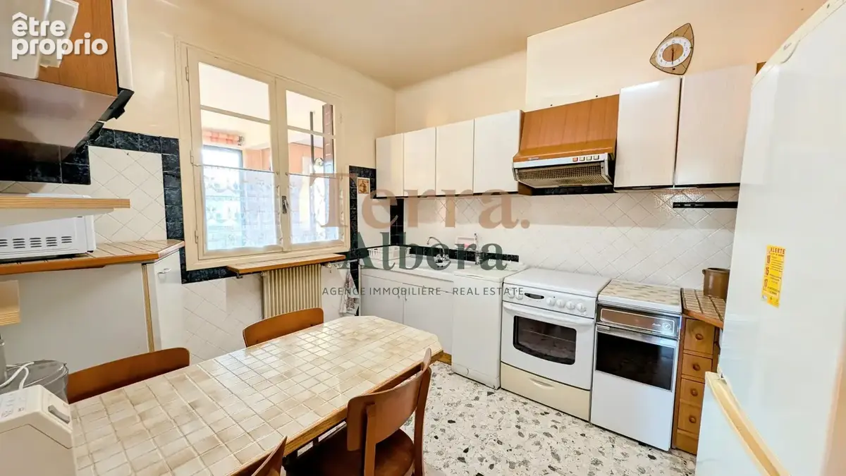 Saint-Genis-Des-Fontaines - Villa de 308 m2 avec 3 Appartements - photo 15