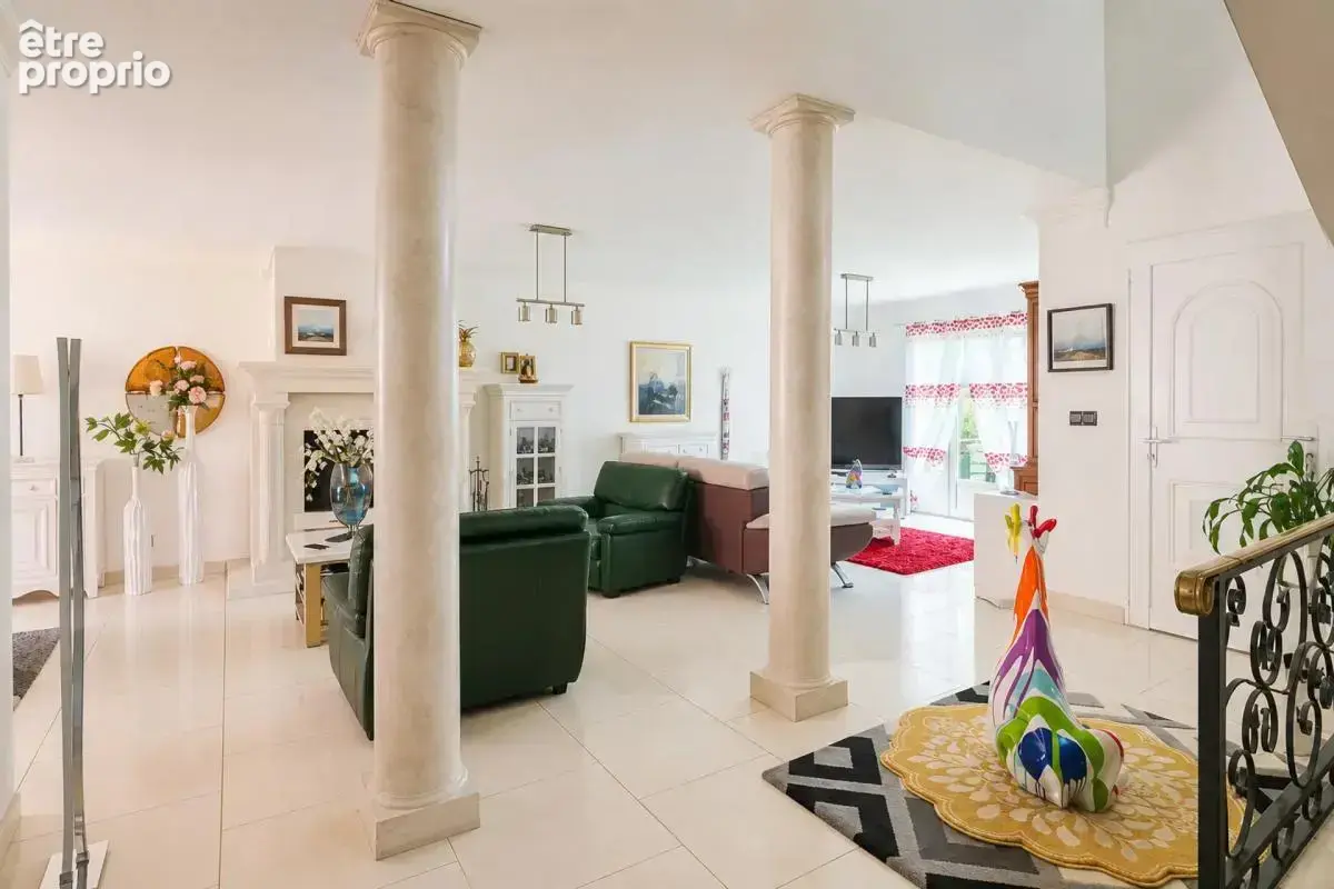 Maison de 7 pièces de 245 m² à Claye-Souilly - photo 4