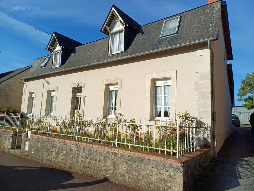 Maison à GREZ-EN-BOUERE