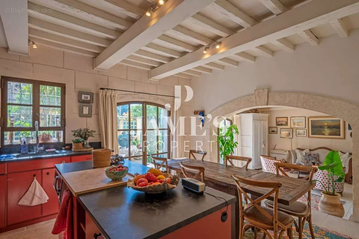 Maison à FONTVIEILLE