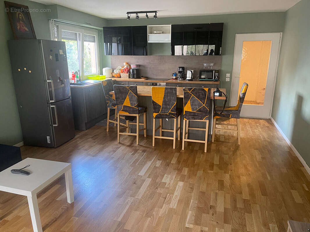 Appartement à ETREMBIERES
