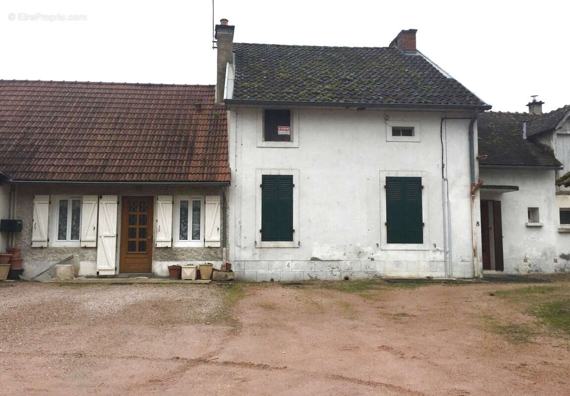 Maison à MONTAIGU-LE-BLIN