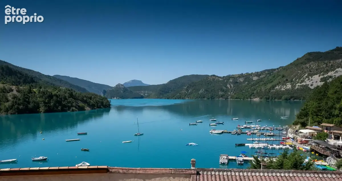 Maison 225 m² à Saint-Julien-Du-Verdon  - photo 1