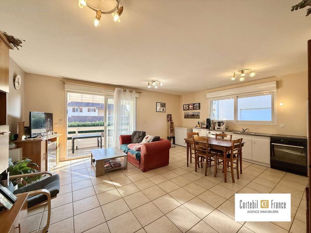 Appartement à ALLONZIER-LA-CAILLE