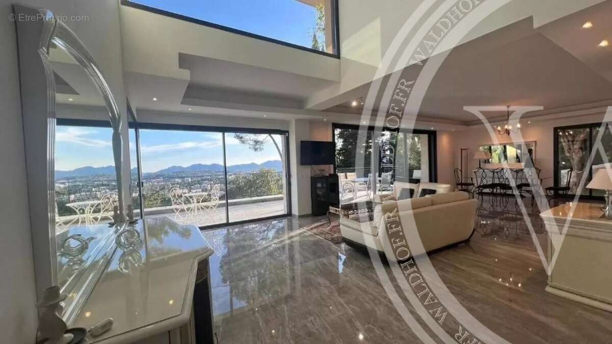 Maison à MOUGINS