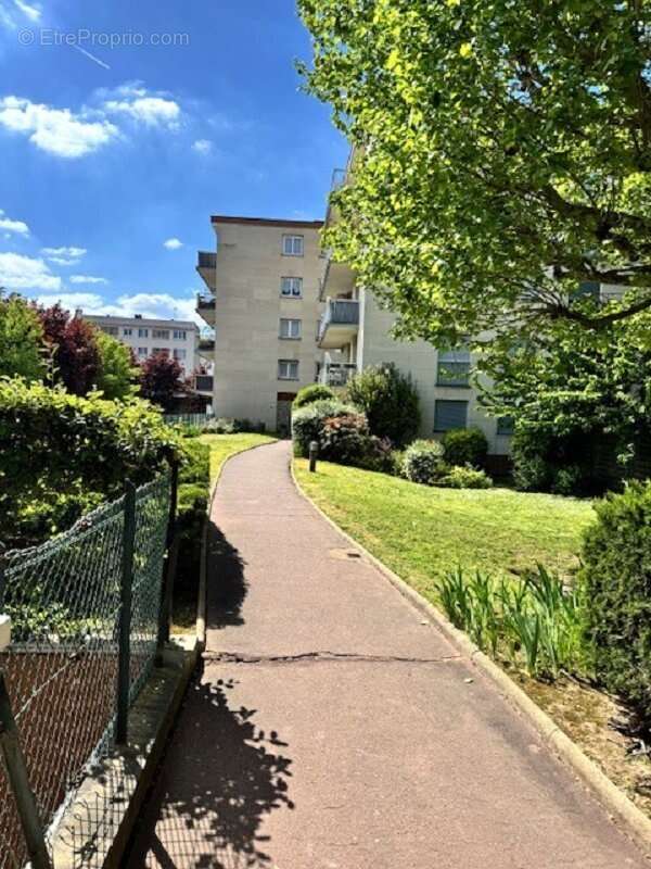 Appartement à SAINT-MAUR-DES-FOSSES