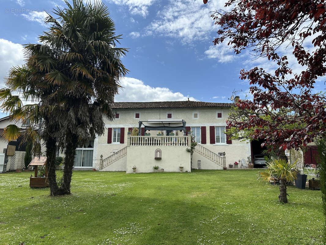 Maison à CHALLIGNAC