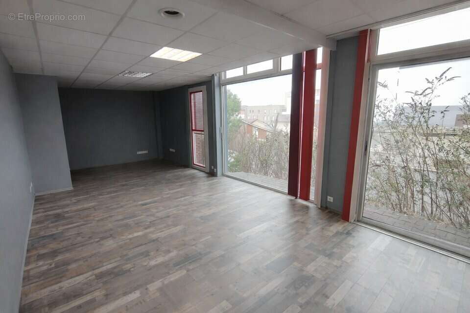 Autre à BOURGOIN-JALLIEU