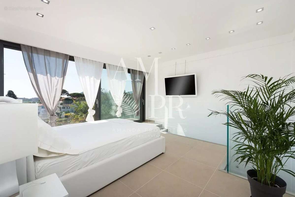 Maison à MANDELIEU-LA-NAPOULE