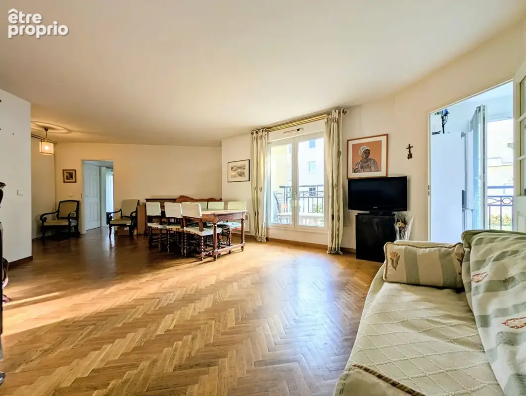 MAISONS-LAFFITTE - Hyper-Centre - Appartement 3 pièces de 73 M² + balcons + cave et parking en sous-sol - photo 2