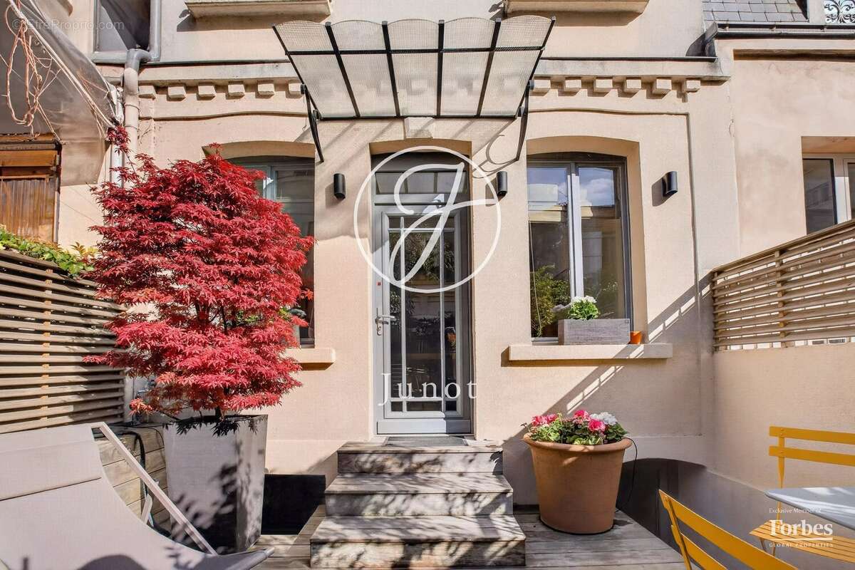Maison à PARIS-16E