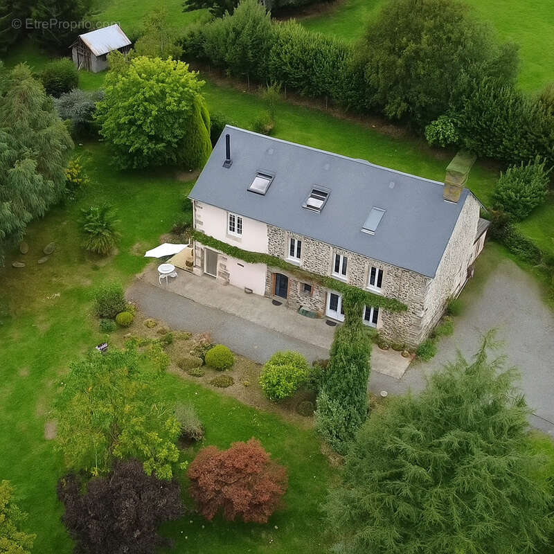 Maison à SAINT-GEORGES-DE-LIVOYE