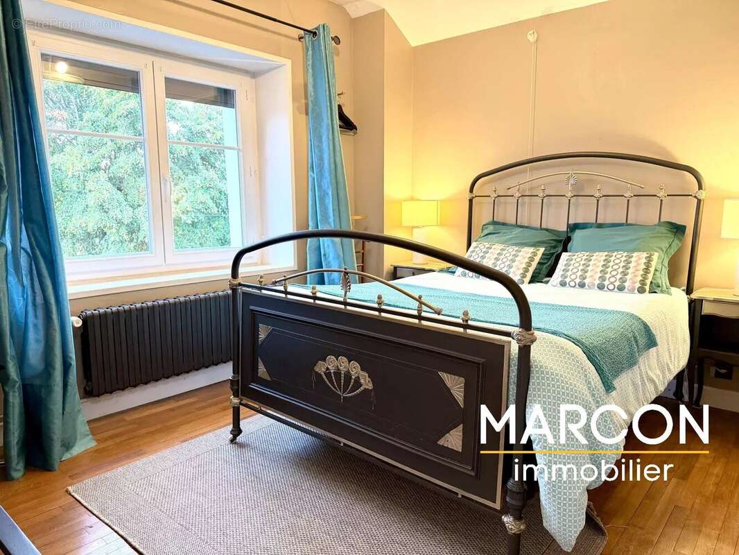 Maison à LE BOURG-D'HEM