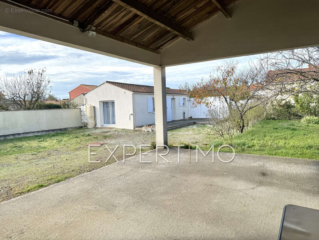 Terrain à LONGEVILLE-SUR-MER