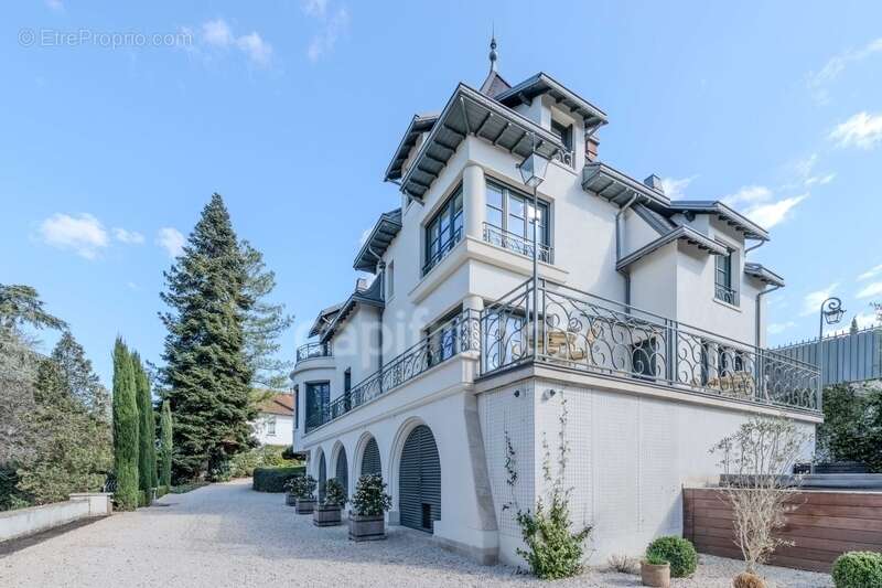 Maison bourgeoise 255 m² entièrement rénovée, parc clos et arboré de 4 303 m² (piscinable), 3 garages, terrasse, jacuzzi - photo 44