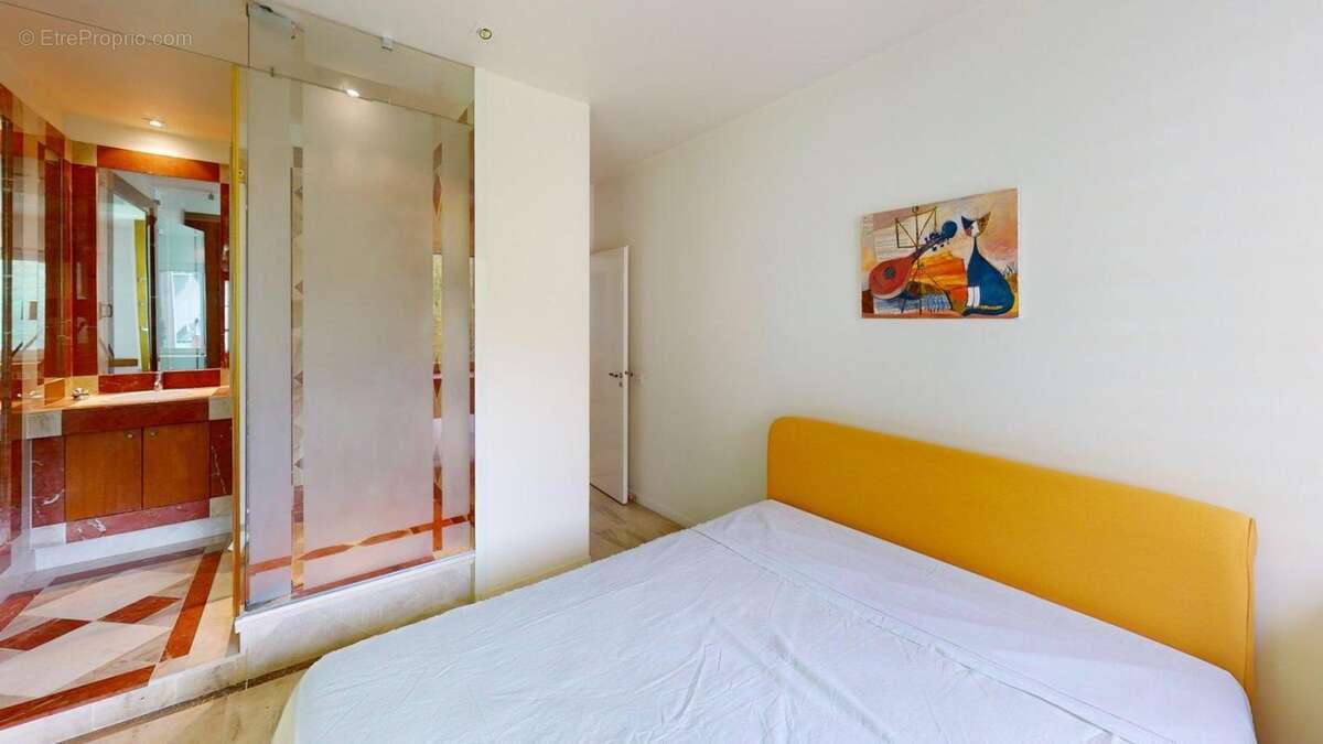 Charmant appartement de type 4 de 112 m² avec Terrasse Plein Sud et Vue Panoramique à Bagnères-de-Luchon - photo 13