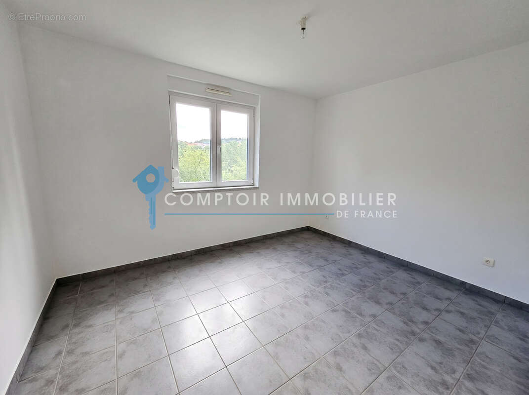 Oeting   Superbe F3 de 77 m2 avec balcon panoramique, garage et faibles charges - photo 7