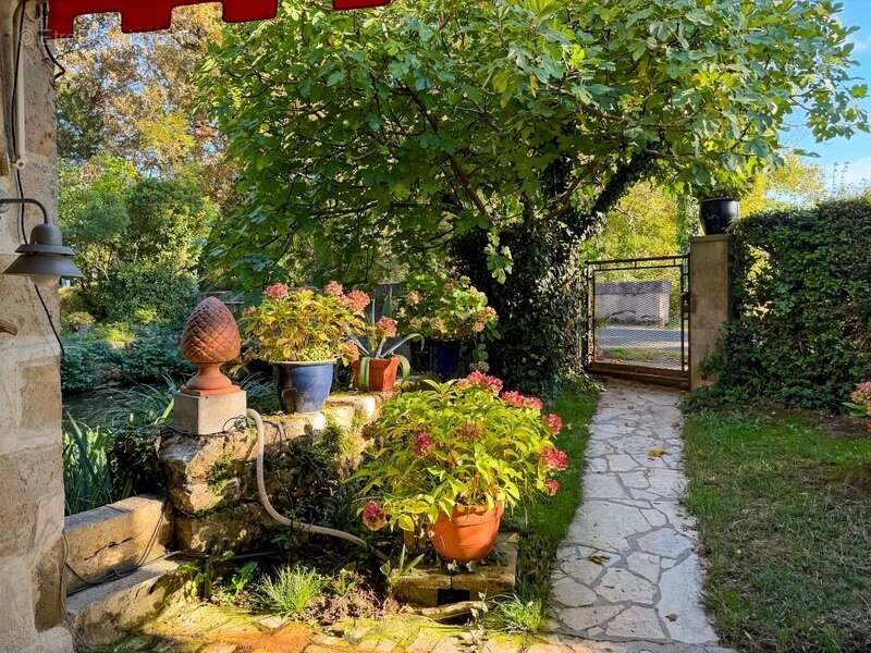 Maison à VIC-FEZENSAC