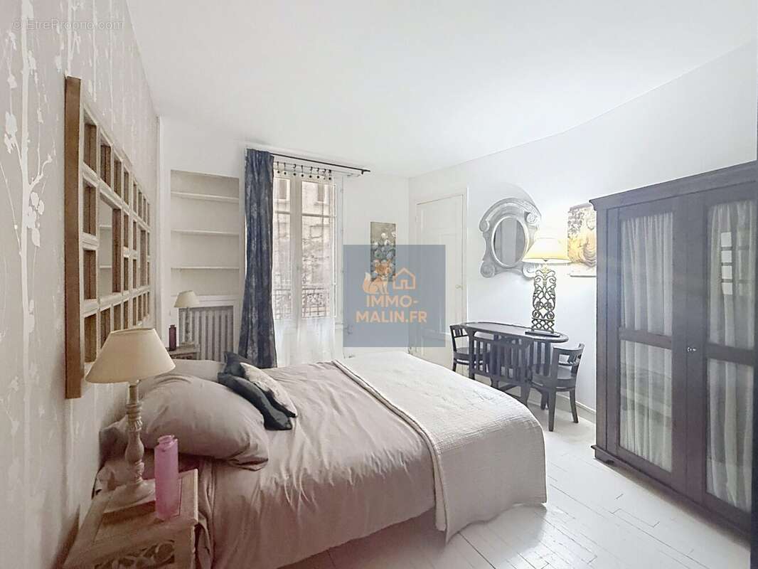 Chambre - Appartement à PARIS-18E