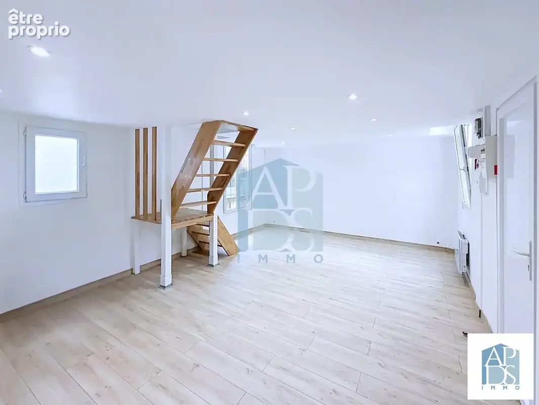 Espace de vie 1er étage - angle 2/2