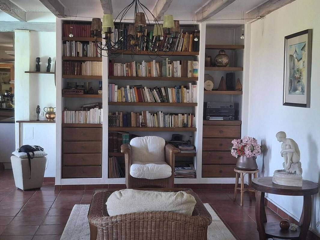Maison 275 m² à Chasseneuil-Sur-Bonnieure  - photo 7
