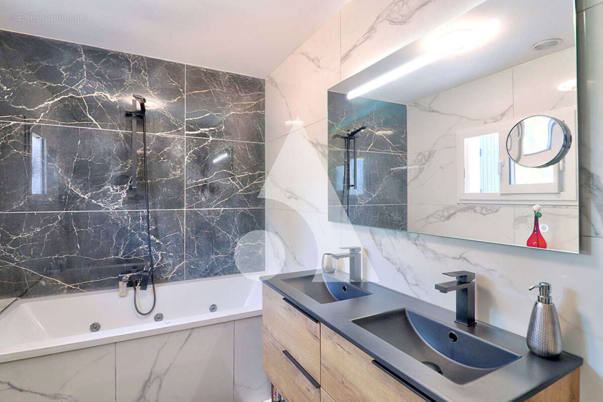 Maison à SAINT-JULIEN