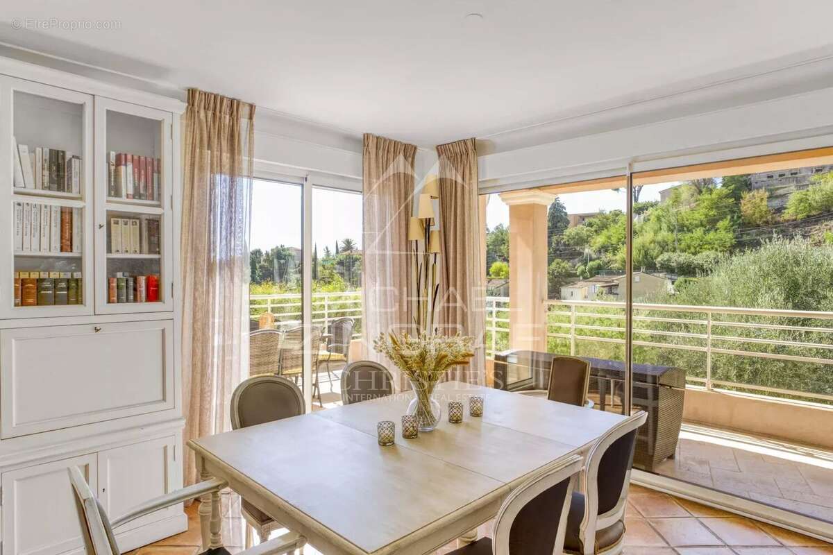 Maison à MANDELIEU-LA-NAPOULE