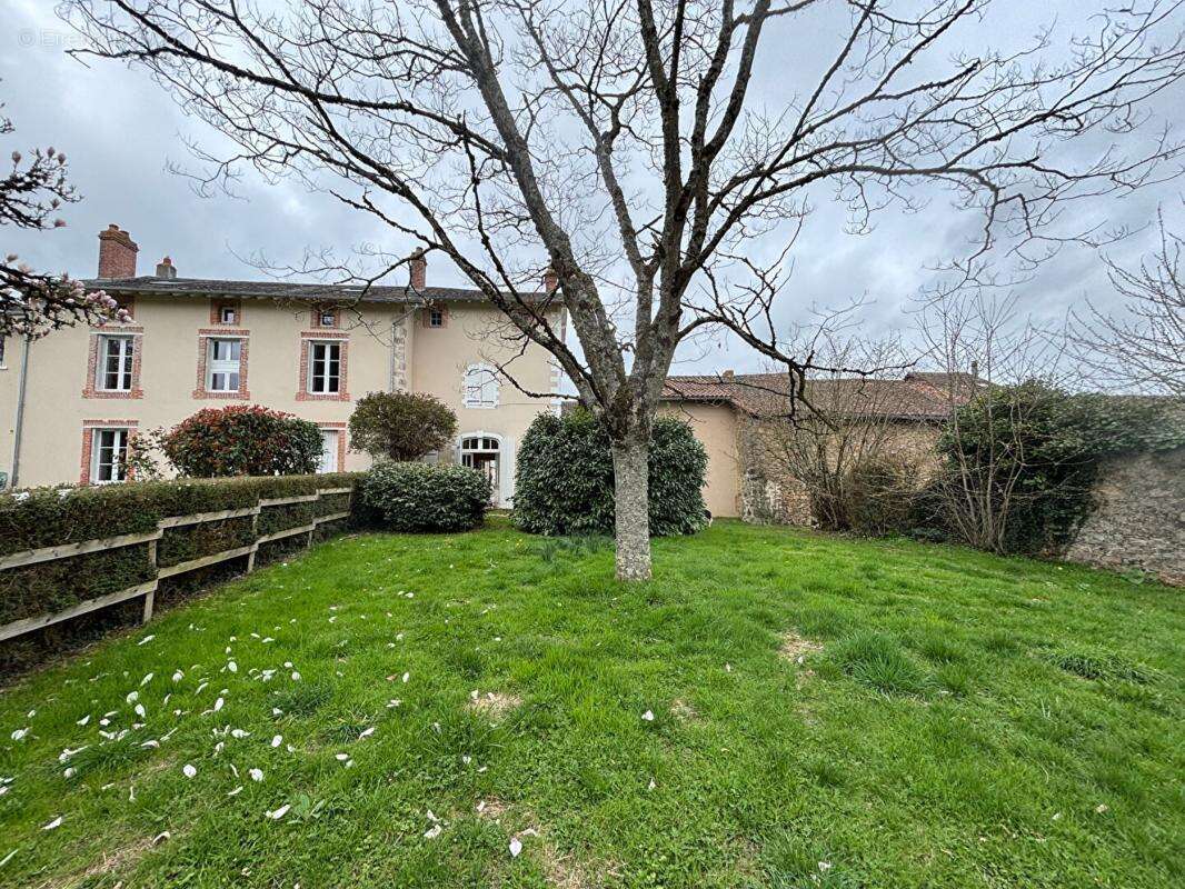 Maison à FLAVIGNAC