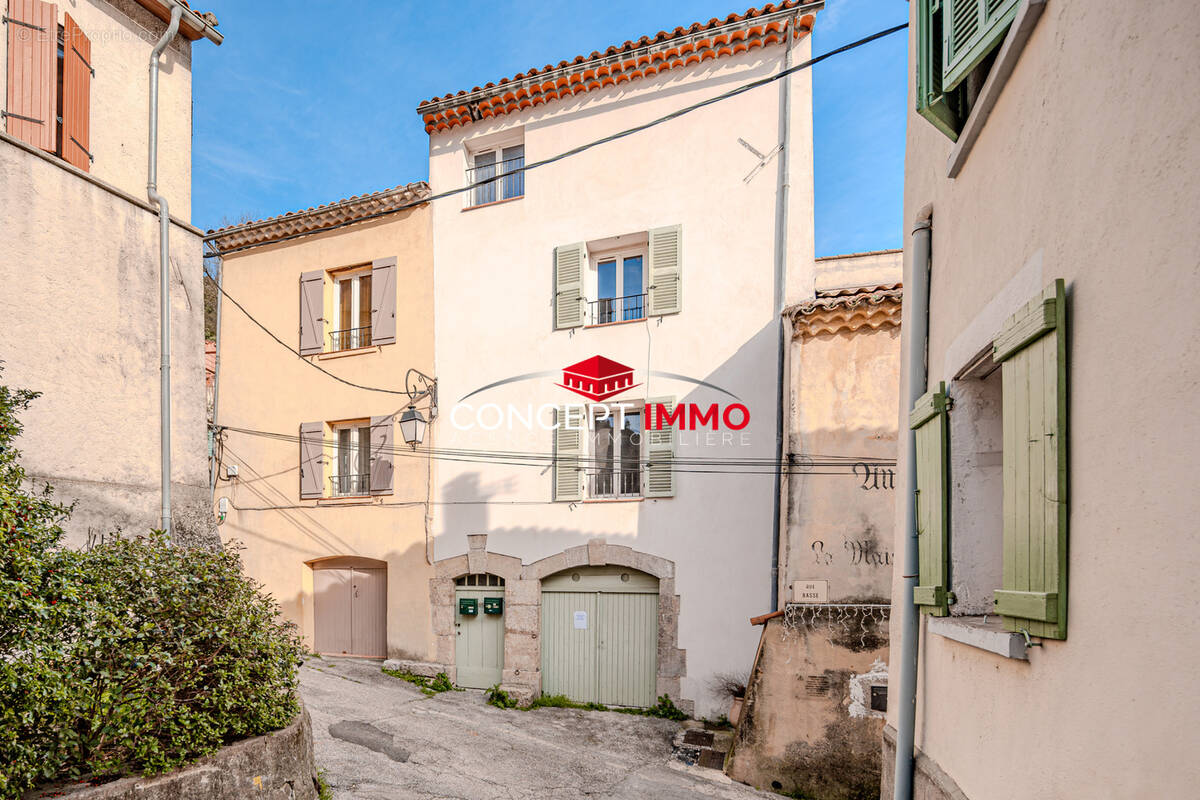 Appartement à MEOUNES-LES-MONTRIEUX