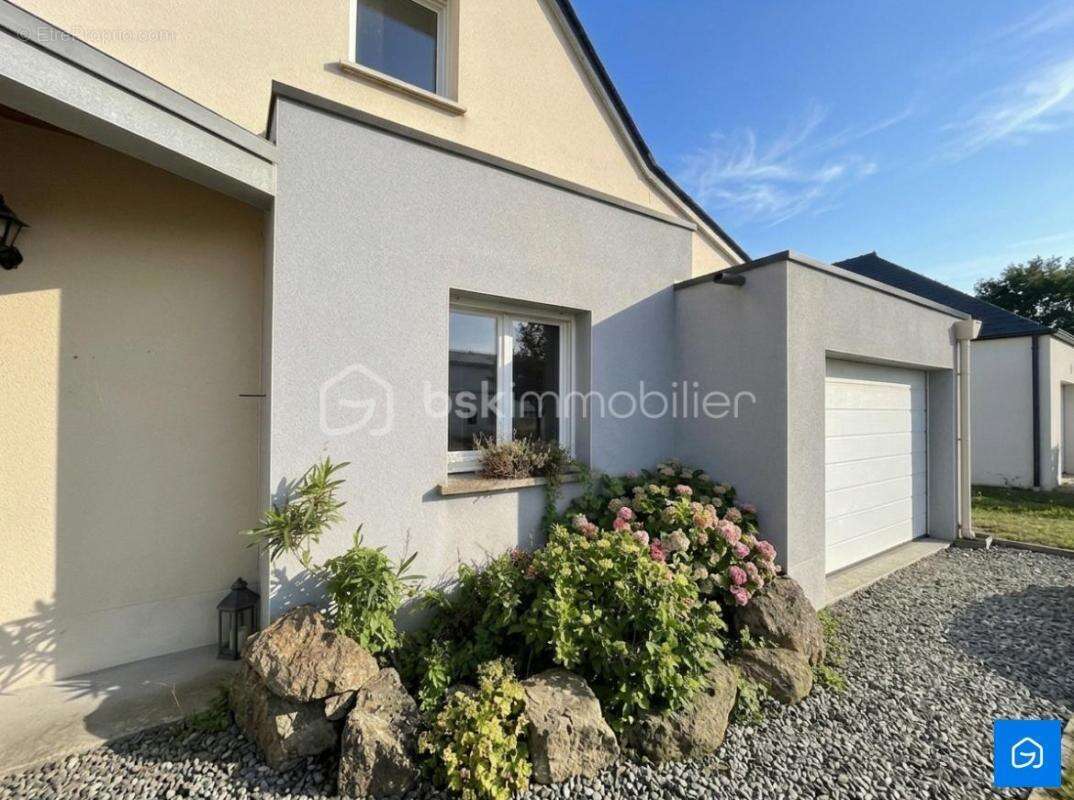 Maison à MESLAY-DU-MAINE