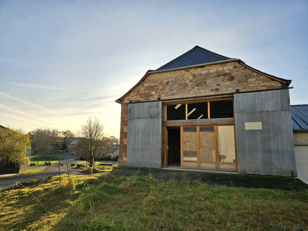 Maison à ONET-LE-CHATEAU
