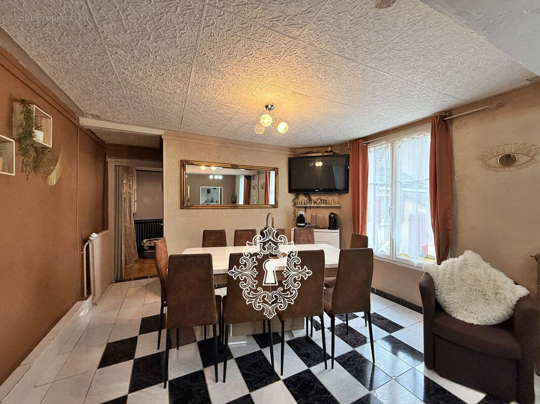 Maison à DONNEMARIE-DONTILLY