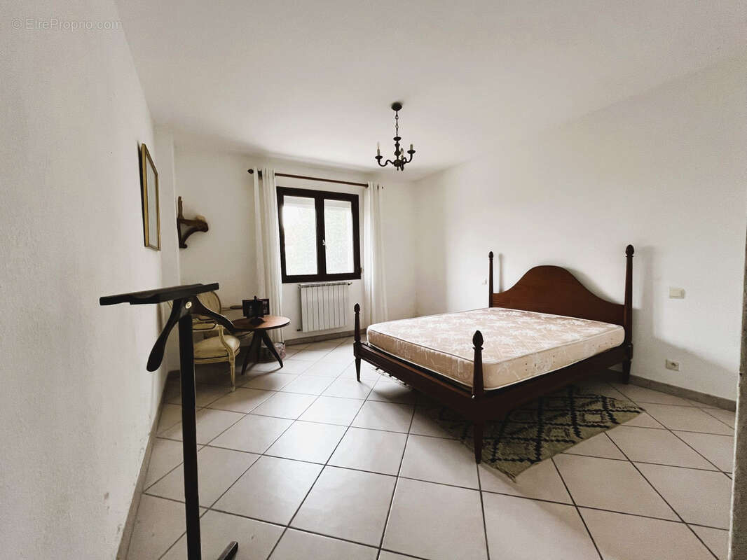 Maison à SAINT-LAURENT-DE-LA-SALANQUE