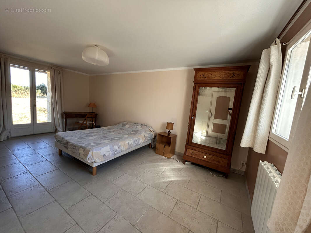 Longère de charme avec dépendances sur plus de 3 600 m2 de terrain - photo 12