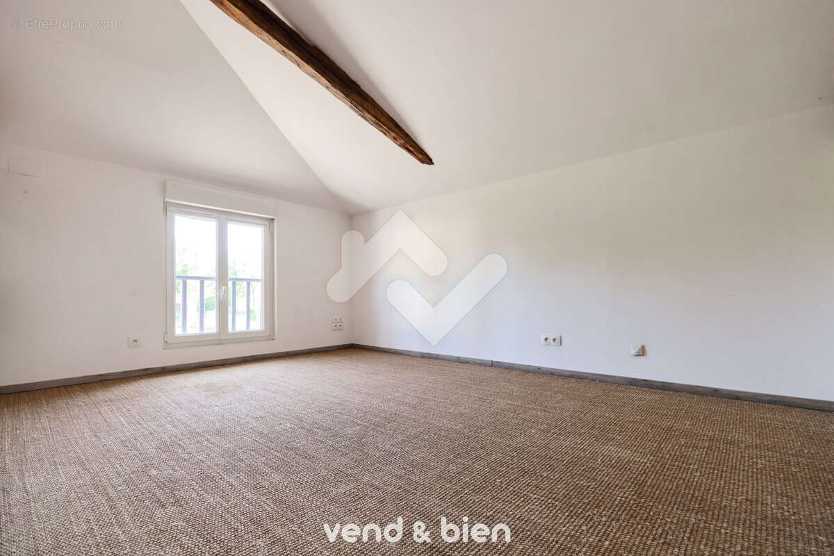 Maison à LARZICOURT