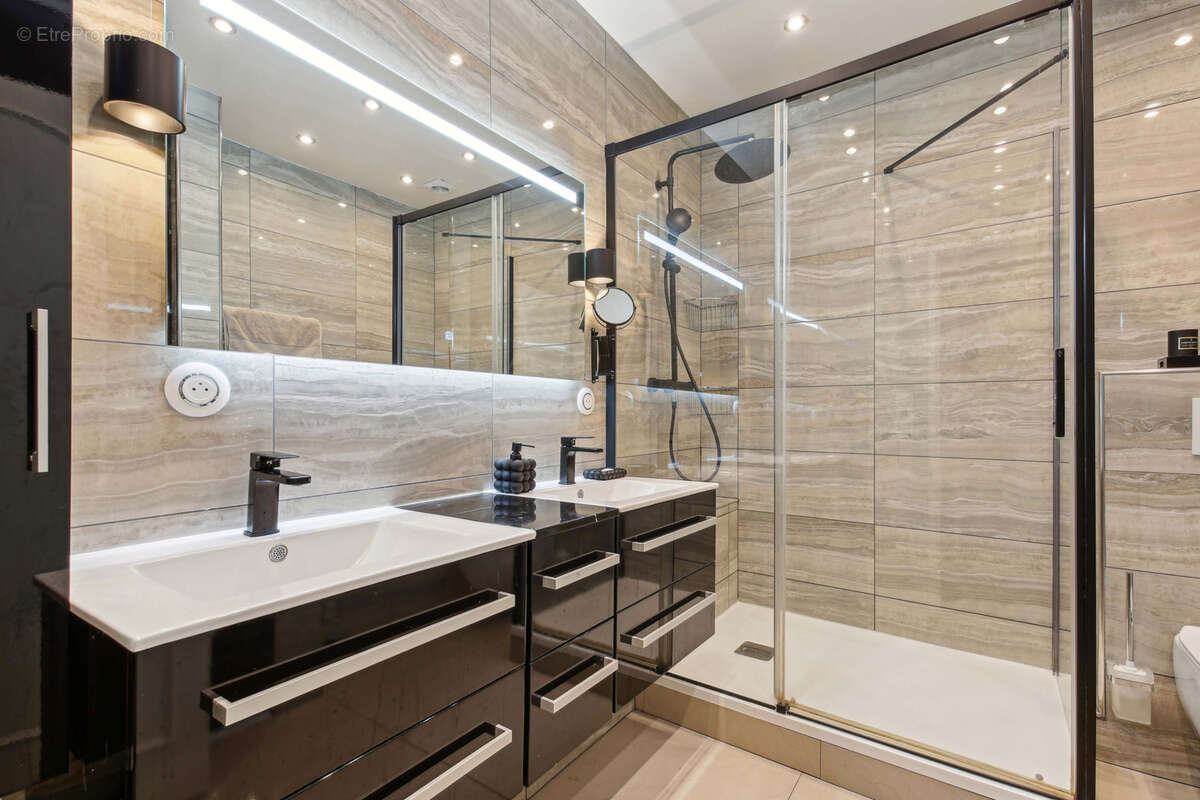 Appartement à COURBEVOIE