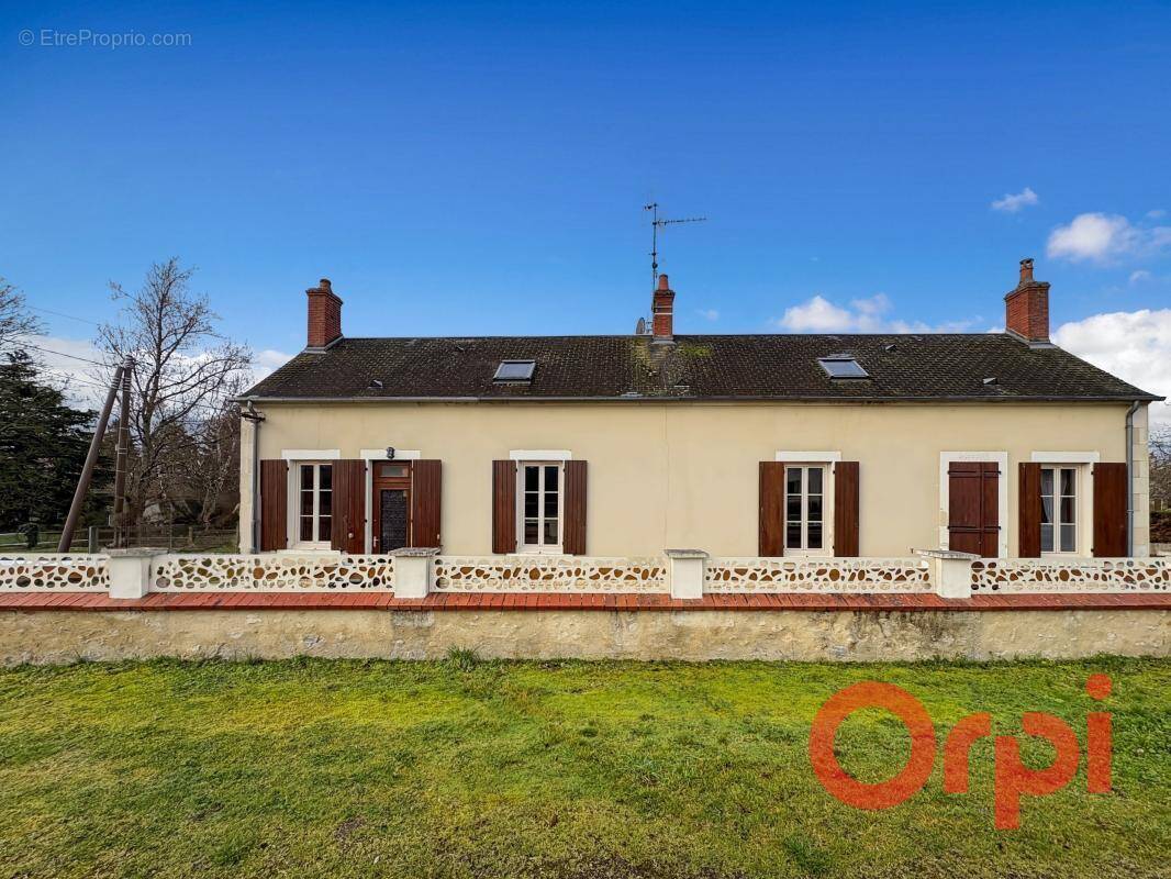 Maison à LA GUERCHE-SUR-L'AUBOIS
