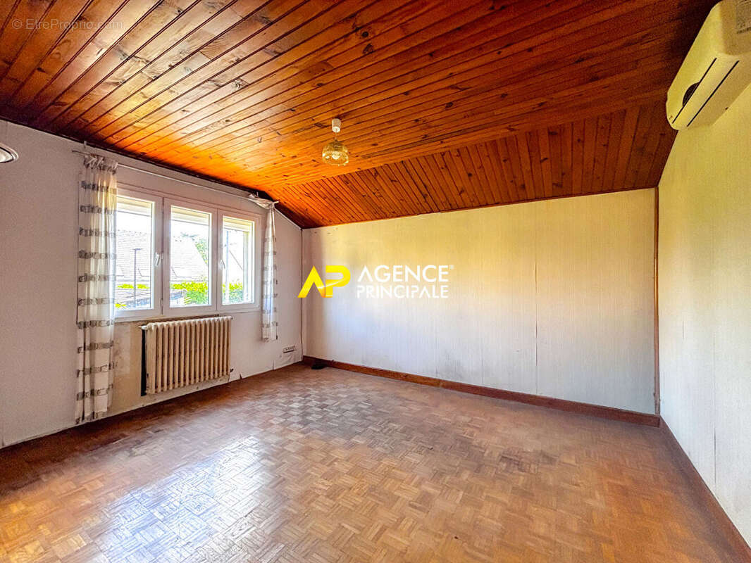 Sartrouville - Maison 6 pièces 100 m2 avec garage et dépendance - photo 11