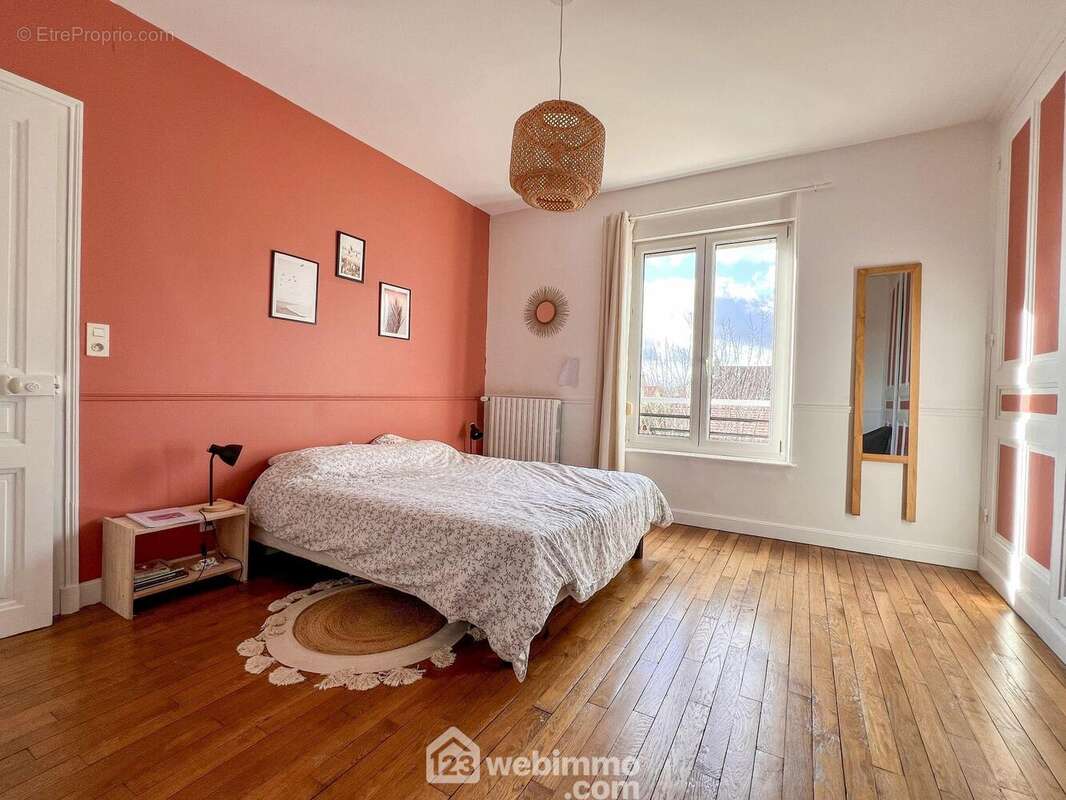 Première chambre de 19m² - Maison à VERDUN