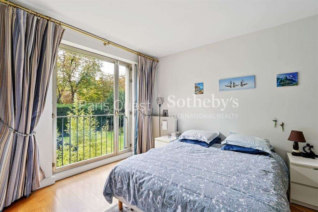 Appartement à NEUILLY-SUR-SEINE