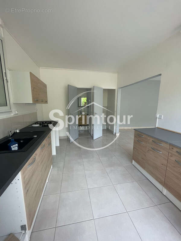 Maison familiale de 4 chambres avec T2 indépendant et garage sur un terrain clôturé - photo 22