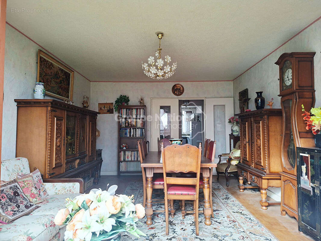 Appartement à BEAUCHAMP
