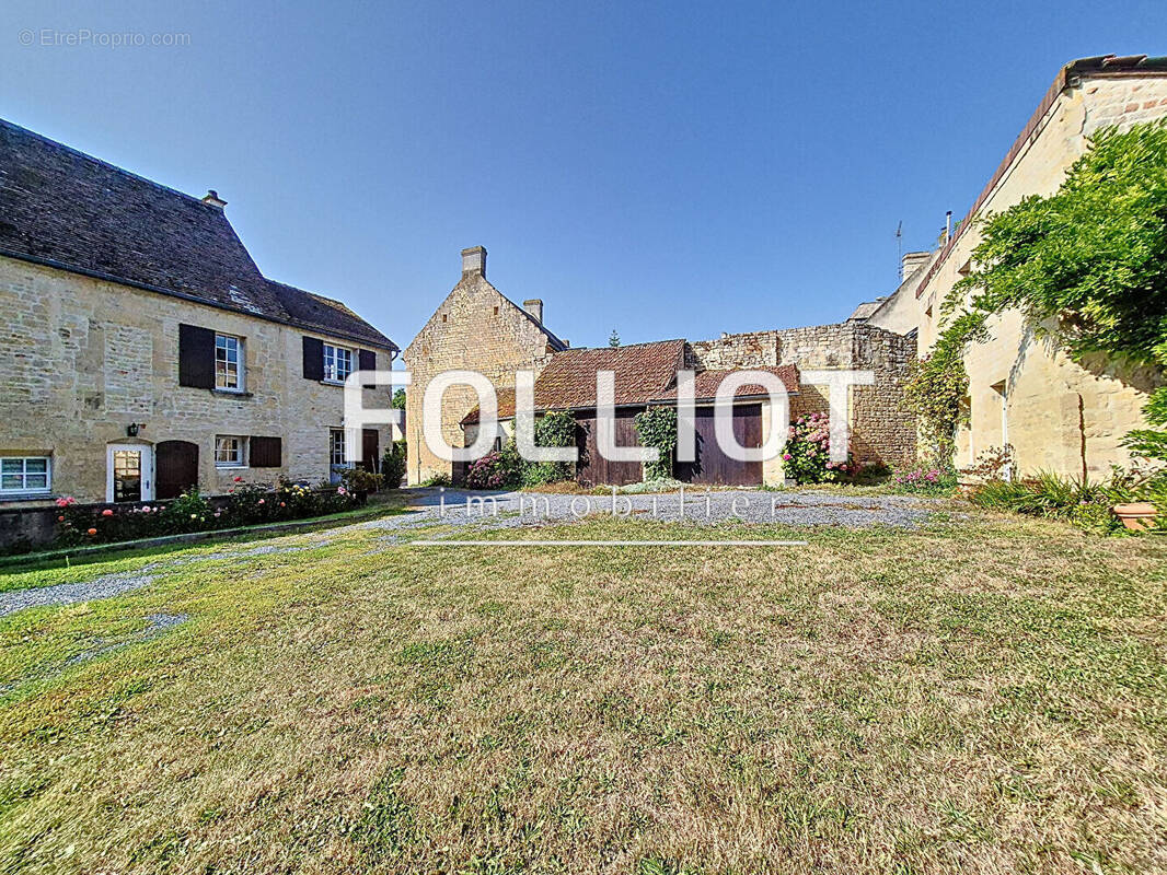 Maison à SAINTE-CROIX-GRAND-TONNE