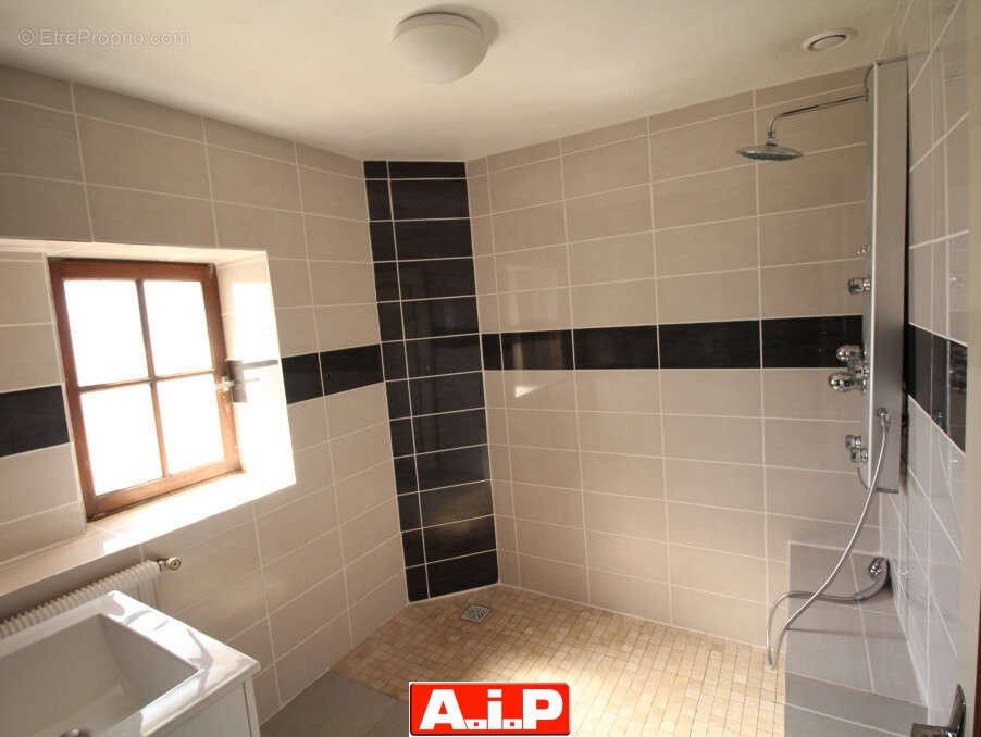 Maison à LA CHAPELLE-SAINT-LAURENT