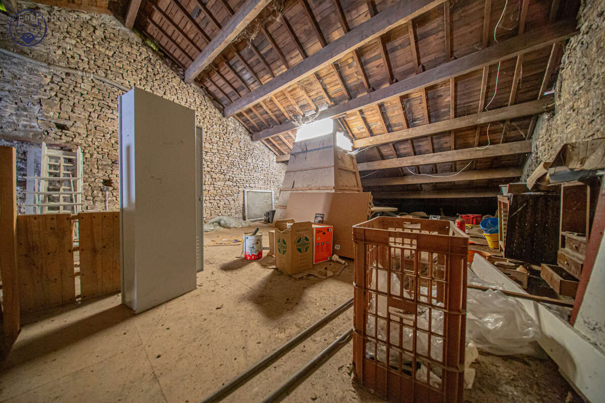 Maison à GONDRECOURT-LE-CHATEAU