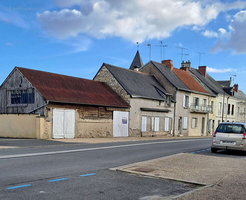 Maison à LA CELLE-SAINT-AVANT