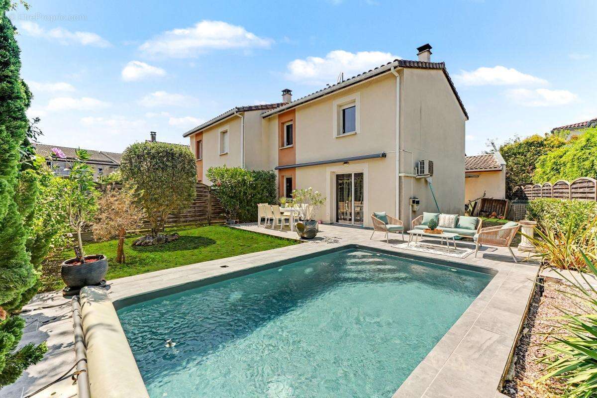 Maison T4 de + 86 m² avec Jardin, Piscine, Garage & Climatisation – Castelginest - photo 16
