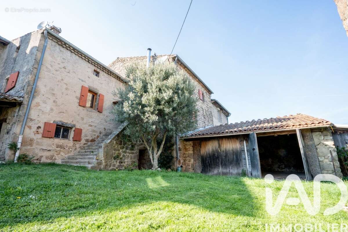 Maison 98 m² à Saint-Victor  - photo 2